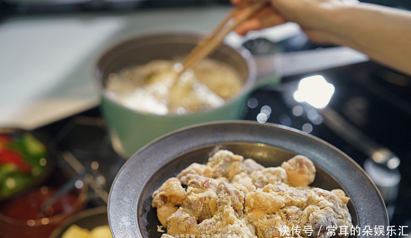  可口|水果和肉一起烹饪，也能擦出美味火花，晶莹剔透，酸甜可口有食欲