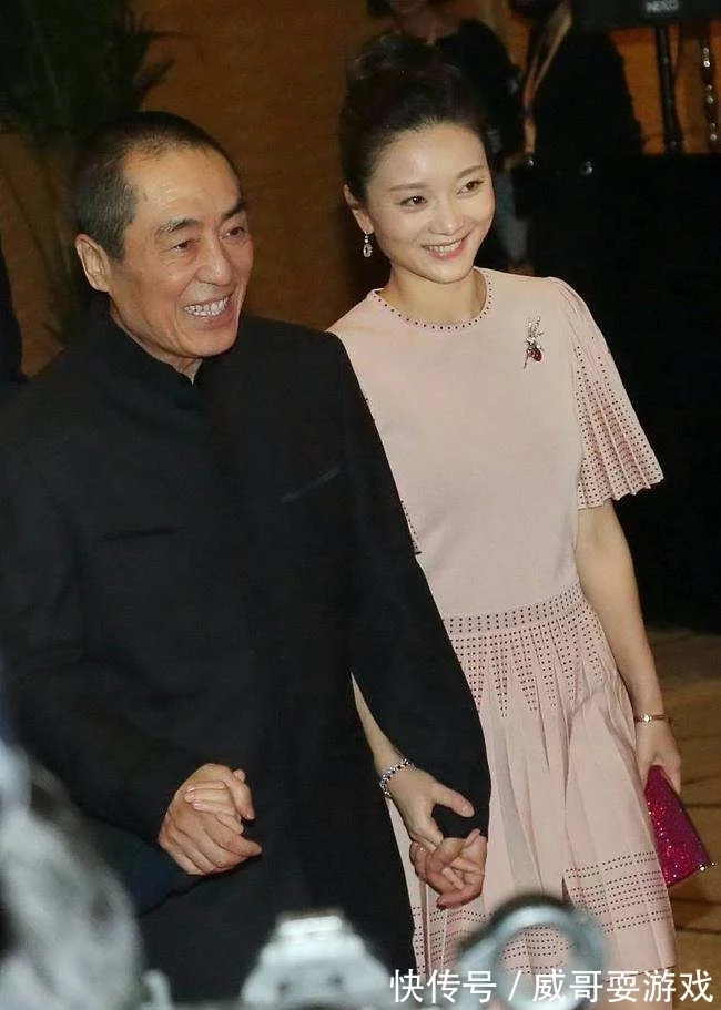 新鲜出炉(肖华 张艺谋前妻)张艺谋为啥没娶巩俐,张艺谋:我虽负了肖华巩俐,但余生都不会辜负18岁就跟了我的陈婷, 新鲜出炉(肖华 张艺谋前妻)张艺谋为啥没娶巩俐,张艺谋:我虽负了肖华巩俐,但余生都不会辜负18岁就跟了我的陈婷,