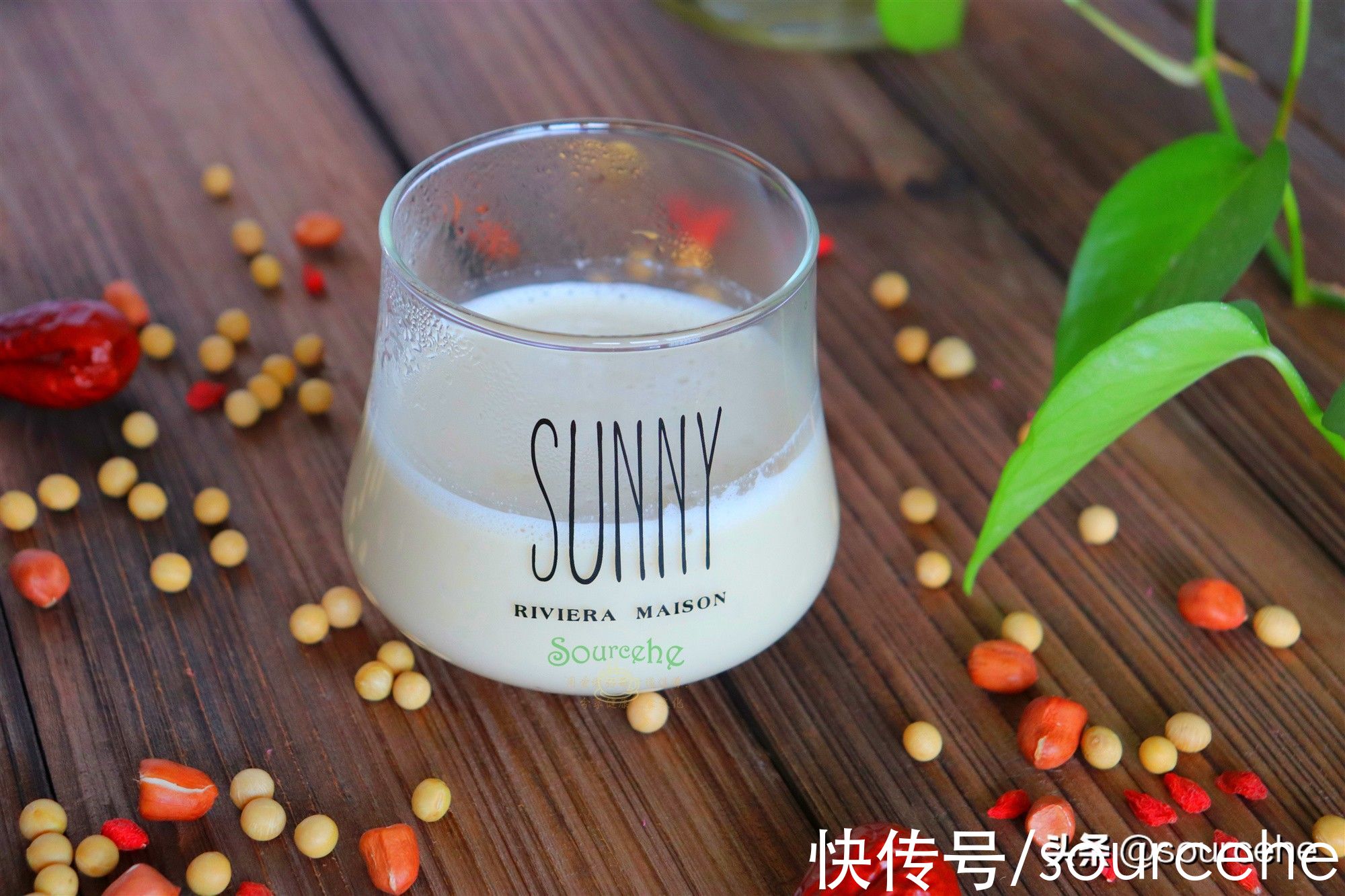 冬天煮豆浆别只放黄豆，多加3物，每天一杯，脸色红润气质绝佳