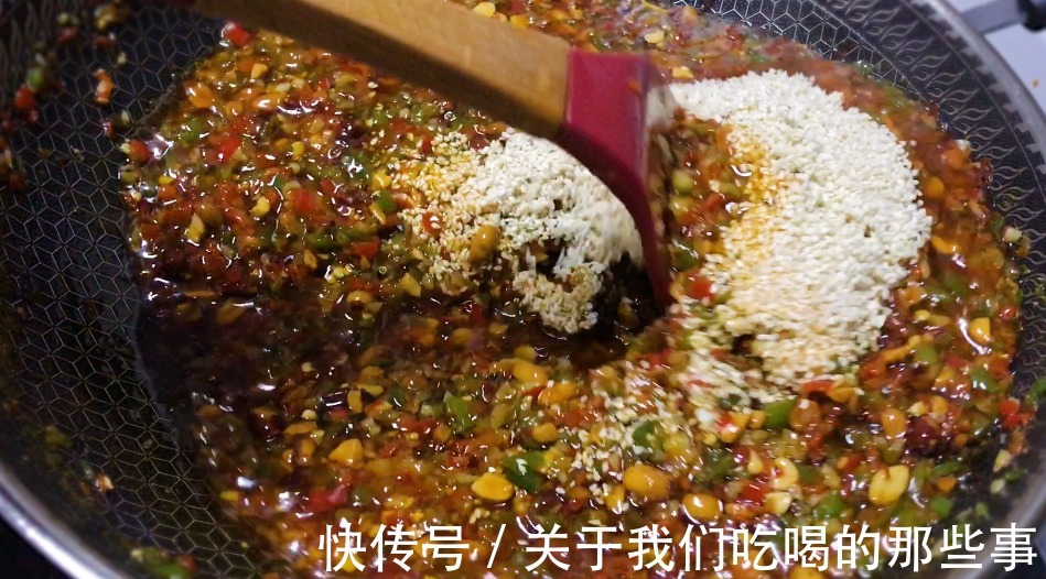 遇见|三伏天，遇见此菜别错过，维C是橙子8倍，加几样炒一炒，香辣下饭