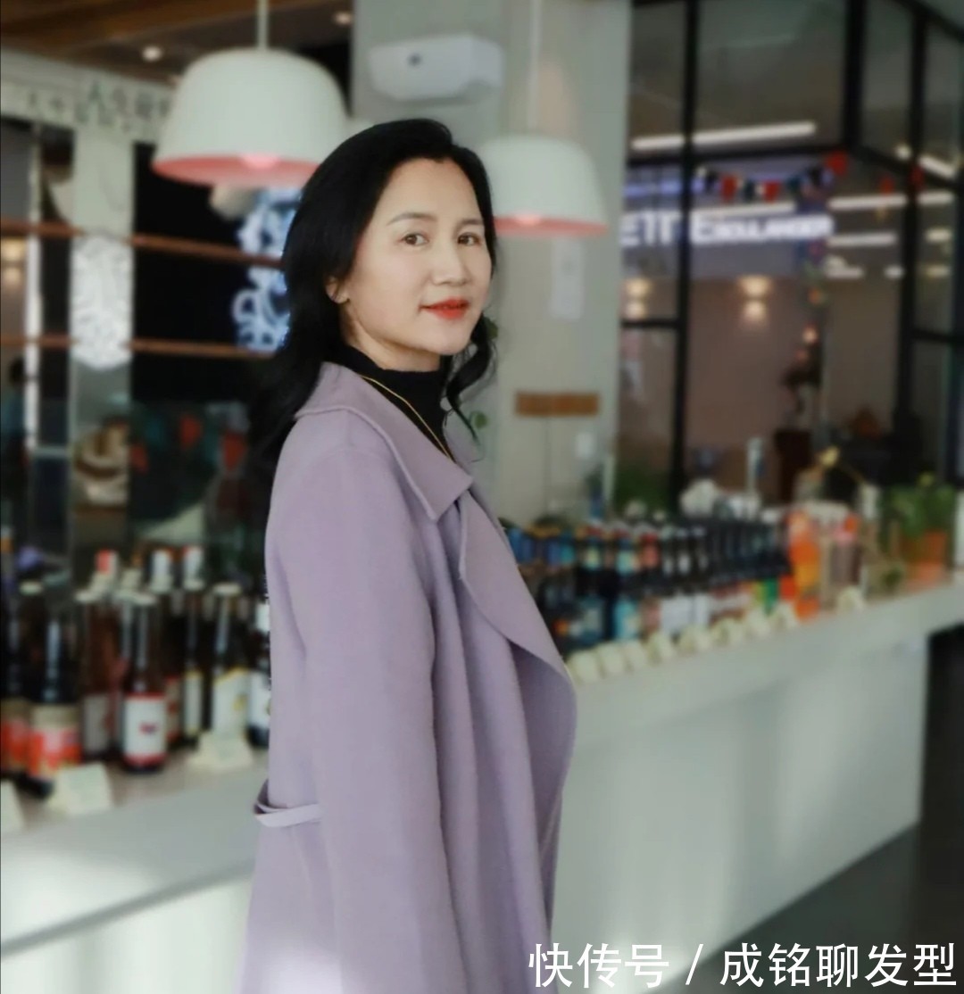 穿搭|既然已经老气,那就从容面对,不装嫩不做作,穿出优雅搭出时尚感