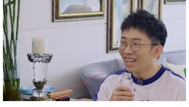 做家务的男人|大型社死现场,尴尬到用黄历来解释,宋妍霏的待客之道太好笑了