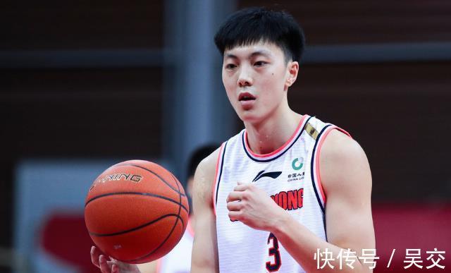四川队|110-76!CBA无悬念一战!卫冕冠军4连胜走出低谷,朱芳雨场边犯困