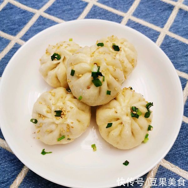 口感轻盈最适合神仙小姐姐的鲜虾生煎包子