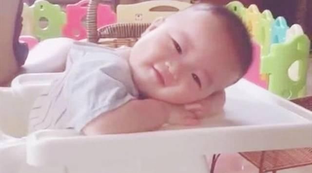 小王|妈妈“抢时间”干活,被宝宝“爱意表情”萌到,直呼孟婆汤掺水了