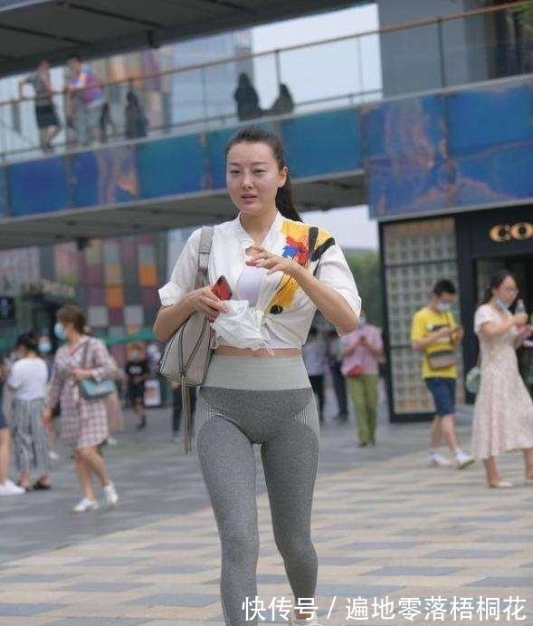 肤色 贴身提臀的打底裤，配色亮眼吸睛，特别好看