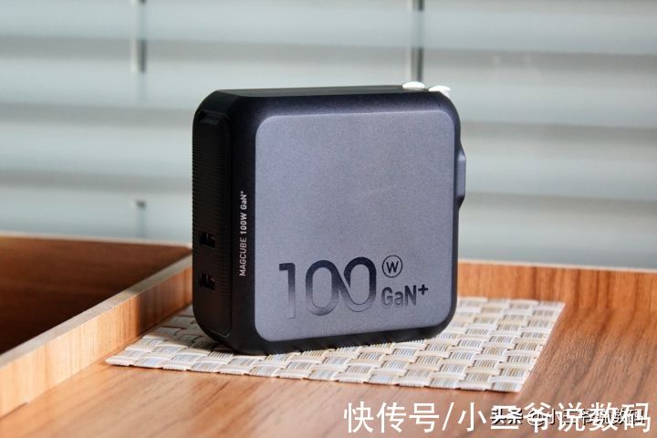 好物|Aohi 100W双口充电器：居家出行必备好物