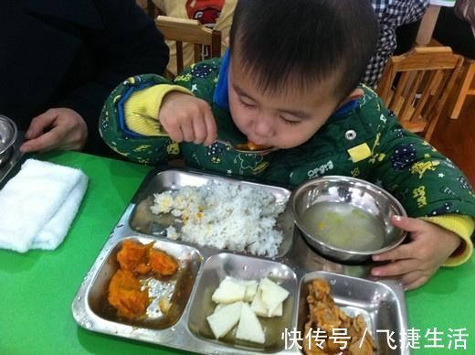 流食|2岁孩子肠胃负担过重，儿科医生：和孩子长期吃的这两种饭有关