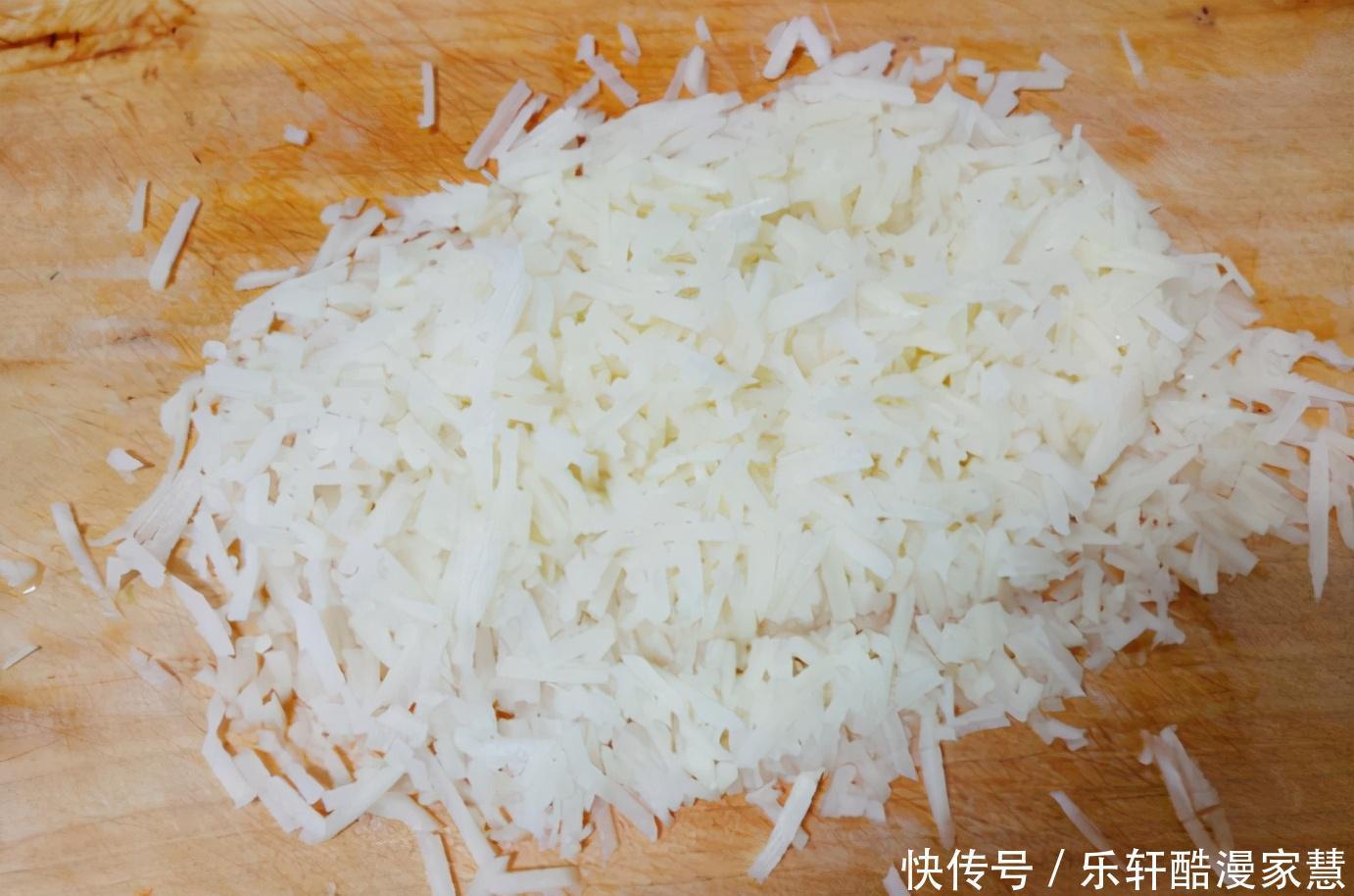 老酸奶|土豆丝鸡蛋饼的做法,简单快手,10分钟就能做好,早餐好选择