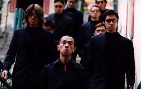 陈小春吃宴席被批没教养,自己扒菜不顾他人感受,对儿子却双标