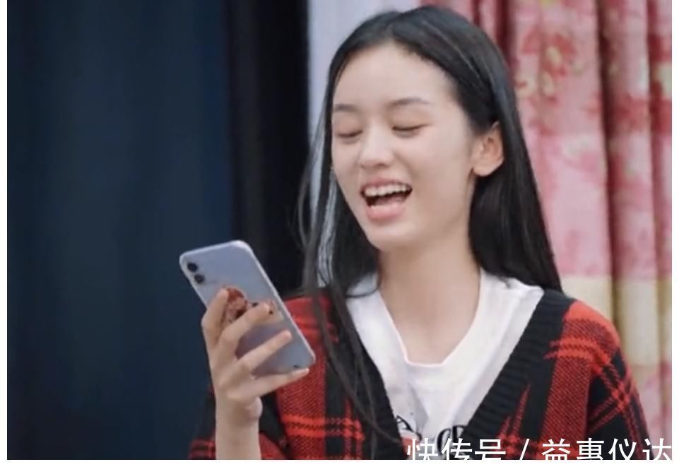 周也孟子義唱歌跑調(diào),張翰與郭麒麟反應(yīng)成對(duì)比,情商如何很明顯