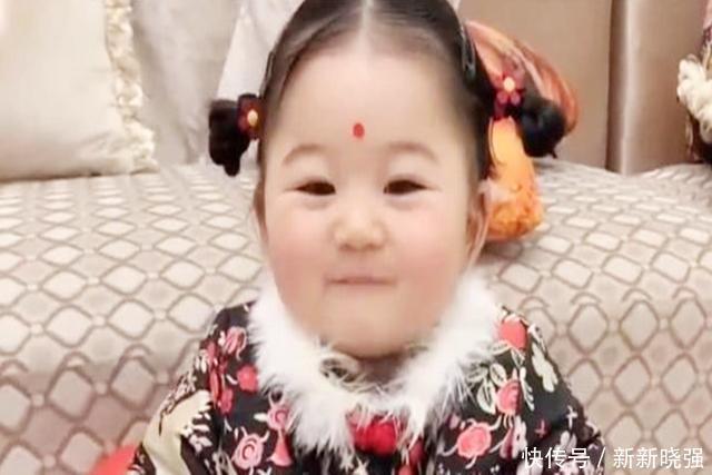 小娃娃|妈妈出差,把闺女交奶奶看几天,回来好像换了个人,像年画里的娃