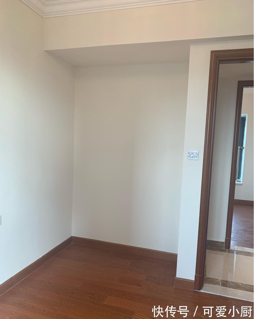 采光|简约精装修新房成功收房,入户餐厅暖灯还不错,全屋采光南北通透