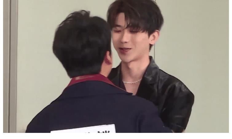 扎心|郭麒麟终于回归跑男团,坤坤抱他后说的话好扎心,铁哥们没错了!