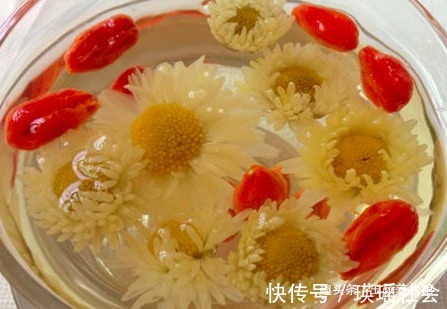 枸杞+菊花|枸杞与此物一起泡水喝，让你皱纹少了，肝干净了，还增强免疫力