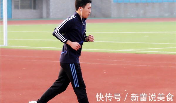 跑步|中年男人跑步时发生猝死,这是怎么回事医生跑步时要注意3点