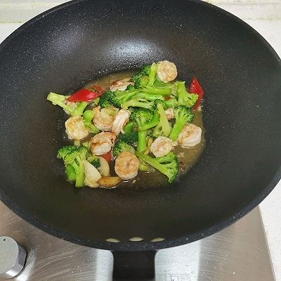 虾仁|虾仁炒西兰花