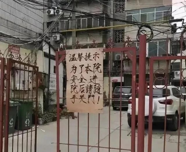 大爷@高手在民间！21岁小伙的书法失物告示“火”了，笔法精湛有宋意