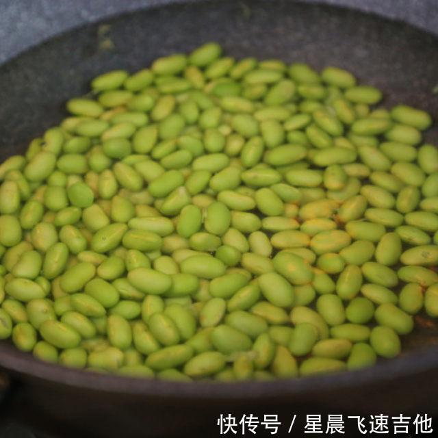 毛豆|香辣毛豆米炒小鱼干,看起来好开胃的样子