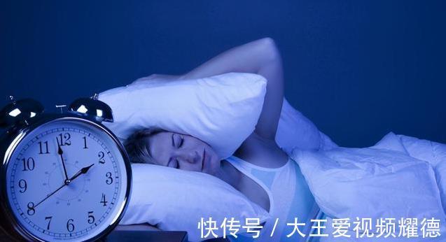 慢性失眠障碍|失眠多是阳不入阴造成的，中医提醒睡前做好一件事，入睡更轻松