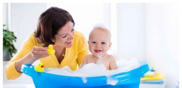 澡盆|给孩子洗澡忘带毛巾,妈妈转身去拿,回来后女儿“永远”闭上双眼