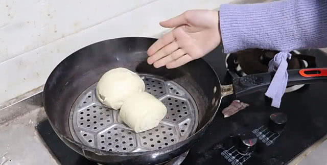 蒸完馒头的水别倒掉,一年能省好多钱,可惜大多人都不了解!