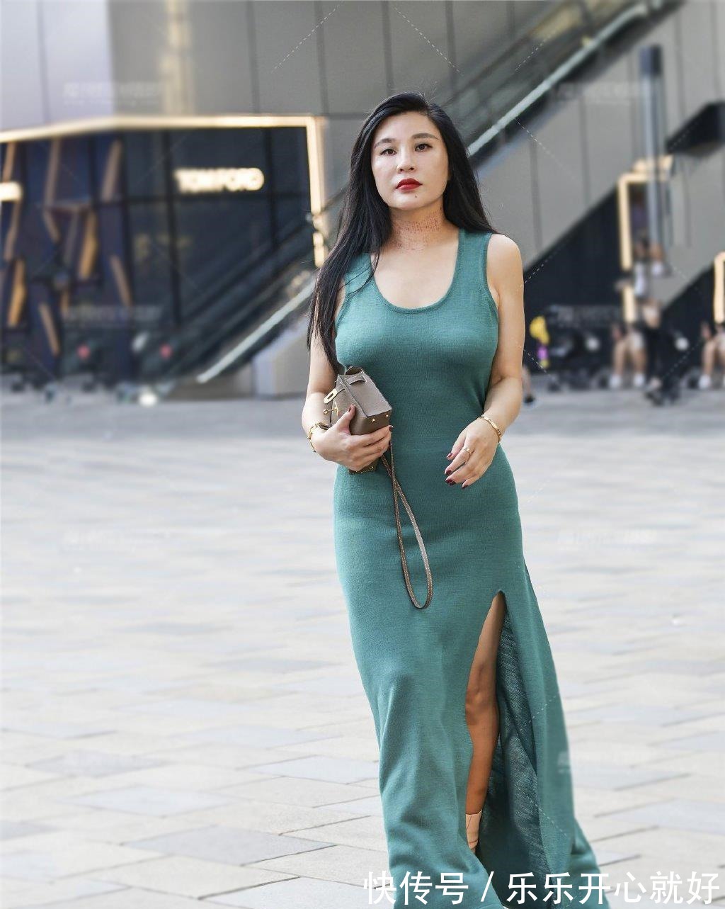 修身长裙 夏季穿搭裙装,尝试下修身长裙,清新显瘦又显成熟气息,美丽耐看!