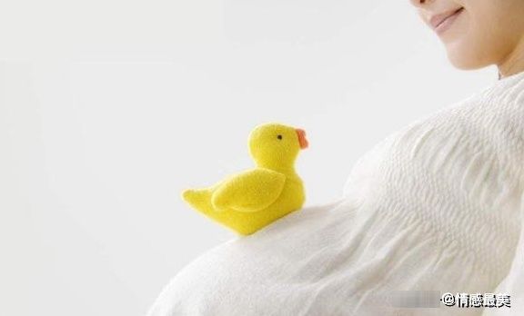 孕晚期|怀孕期间,孕妈的肚脐是凸出来的还是凹进去的?辛苦了!