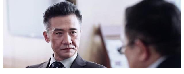 《突围》陆建设,从戳脊梁骨到歌功颂德,利益才是最核心的东西