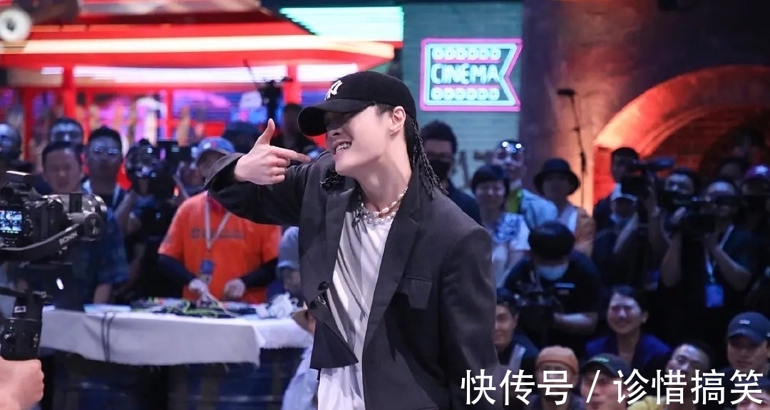 张艺兴|《披哥》成团夜直播取消,看到修改时间:张艺兴才是最大赢家