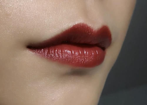 黄黑皮女生，别再跟风这几支口红了！一涂准踩雷，显黑还老气