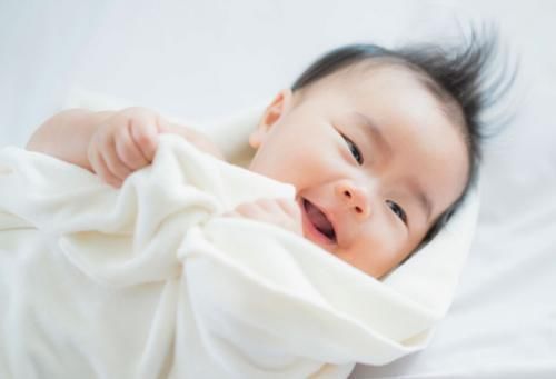 发育|婴儿期有这几个特征,说明孩子脑发育良好,宝宝聪明又机智