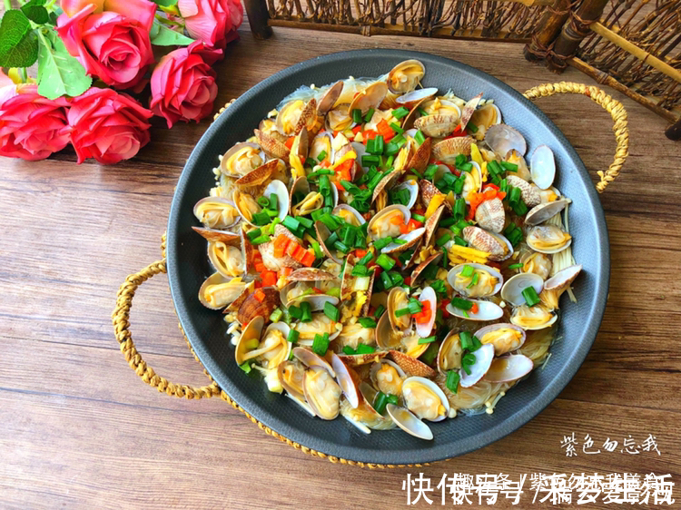 美味|花蛤最好吃的做法,不焯水不爆炒,肉质鲜嫩还美味,超解馋