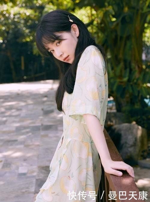 王鸥|脸上有这3个“特征”的女生,尽量别披头散发了,露出五官更女神