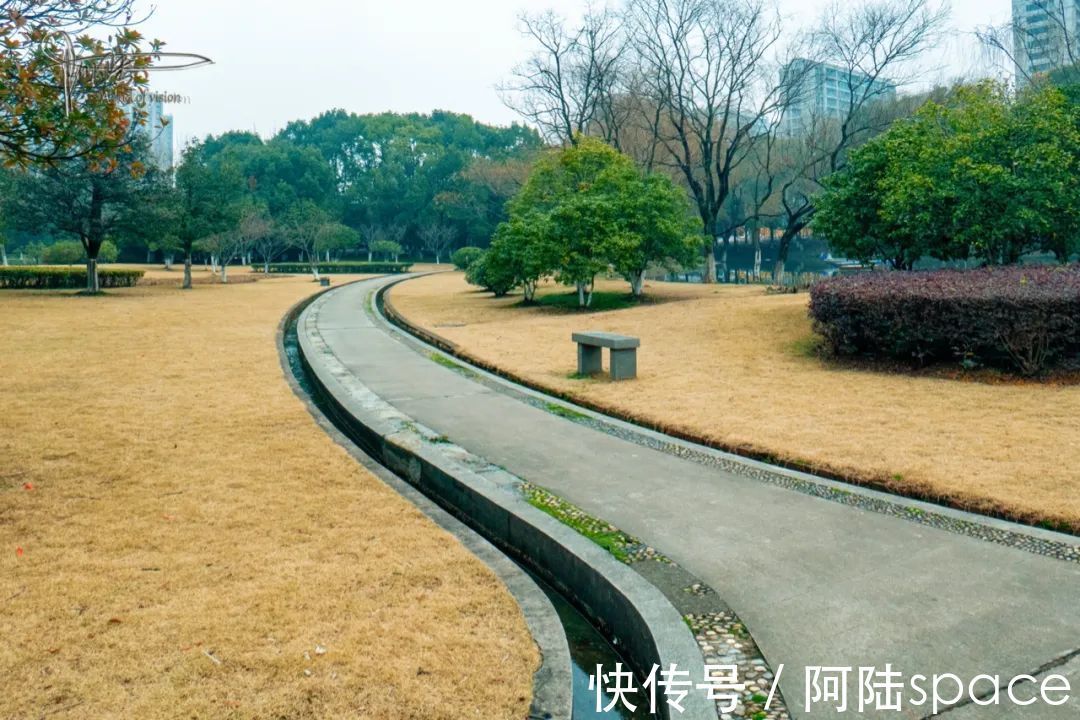 它是杭州最“吵”的生态公园，几乎没有游客，风景其实很美