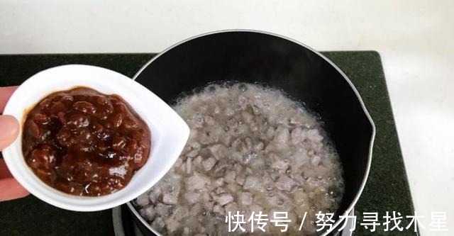 想吃炸酱面自己在家做,成本低,干净卫生还实惠!