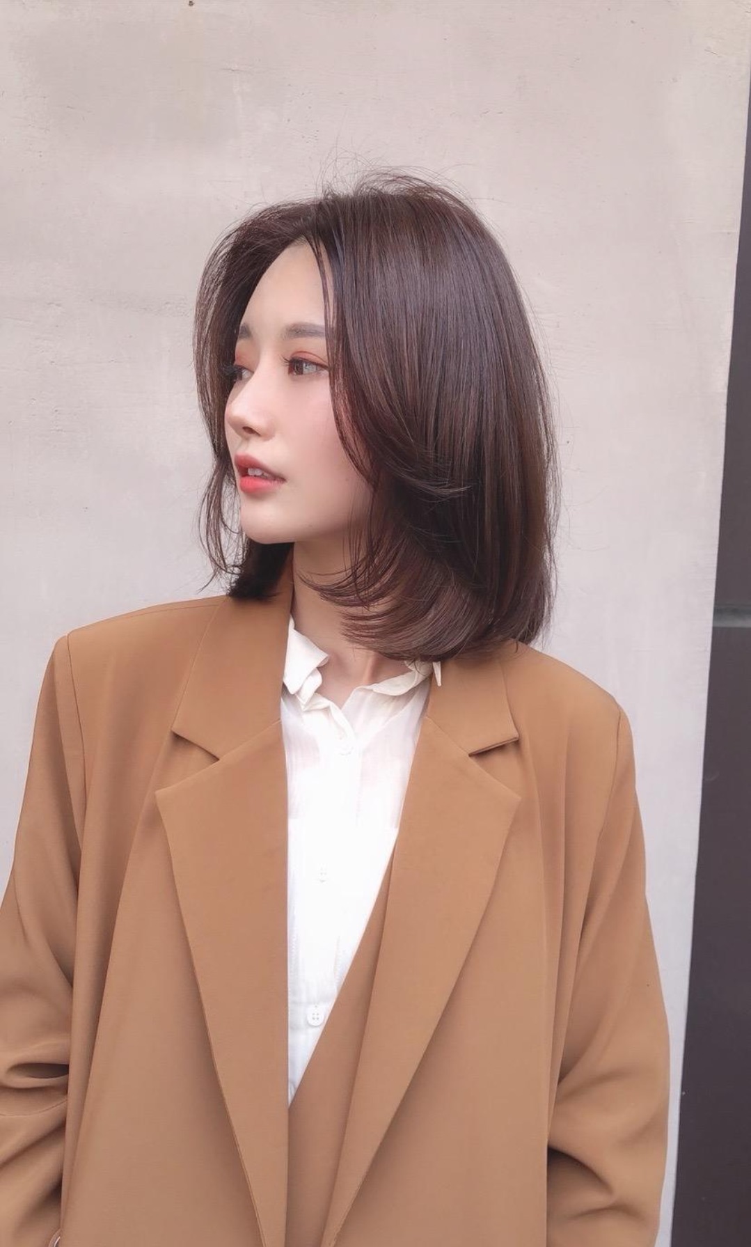 夹板 越来越多女性发型这样剪，瘦脸减龄好打理，让你美到上瘾