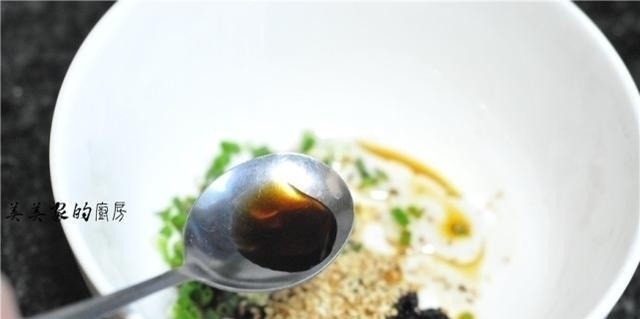 馄饨汤这么调,简单好味道,几种调料,开水一冲,比骨头汤还鲜