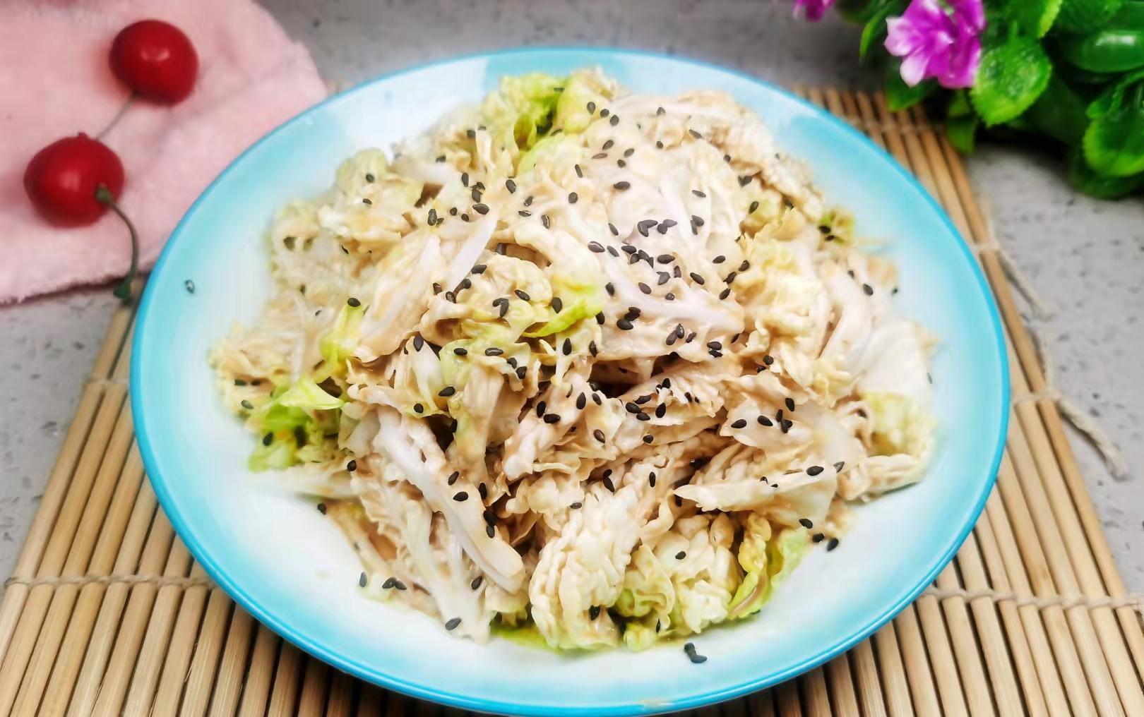 秋季吃白菜,教你1个新吃法,不炖不炒,3分钟上桌,好吃到添盘