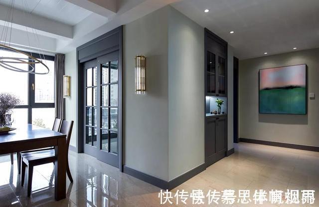 墙板|他家136平新房,家具优雅,客厅大方,背景墙富有品味!太迷人了