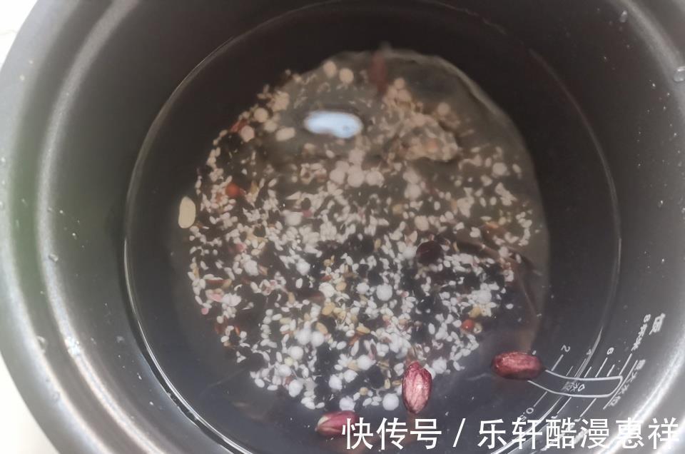 绿豆黄豆|80多岁的奶奶常吃这粥，补血益气又排毒，每天一碗头发黑精神好
