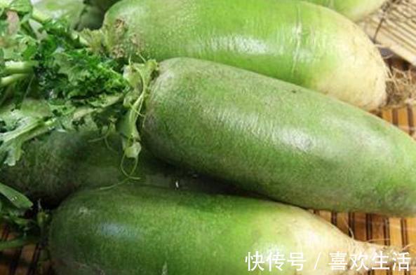 萝卜子|女人睡前把萝卜皮贴在肚脐上，连续贴7天，身体收获此种变化