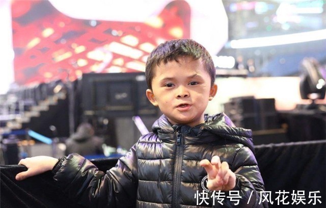 马云|因长相爆火的“小马云”，曾被马云亲自接见，被解雇后过得咋样？