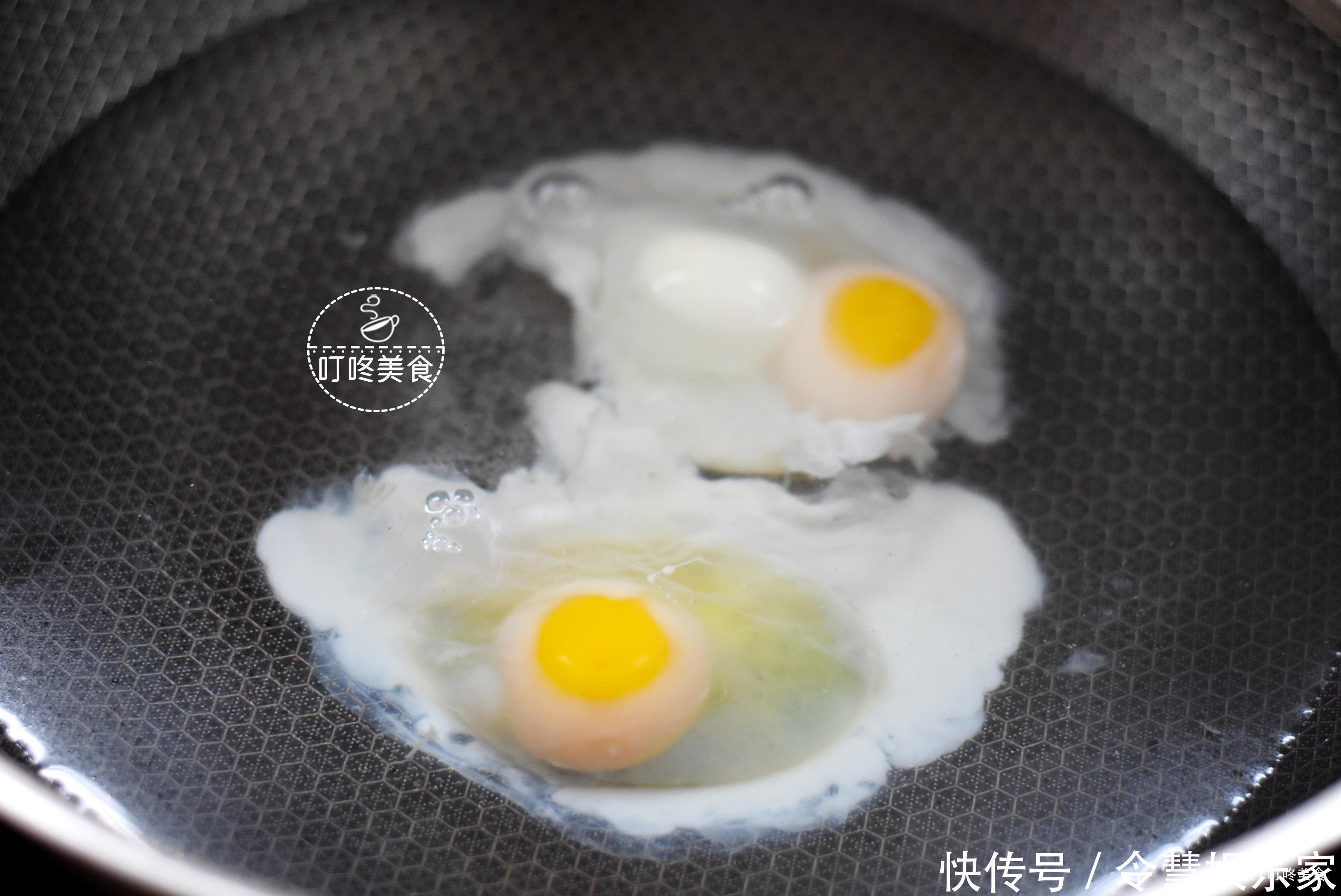不粘|煮荷包蛋时,煮不圆还冒白沫教你一招,保证完整还不粘锅!
