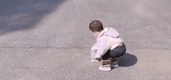 袋子|“最抠门宝宝”捡钱火了,果然“财迷”是不分年龄大小的