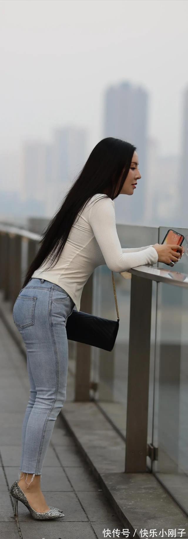 分割线 优雅清爽的打底裤穿搭更有立体感,秀出阳光的气质,帅气随性