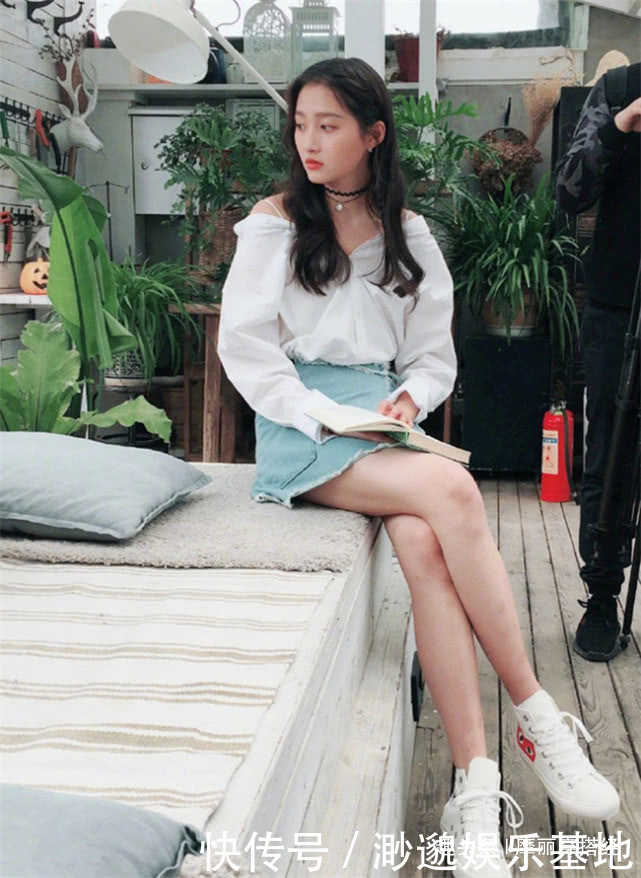 辣妈|减龄十足的白色帆布鞋才是夏季首选,轻松美回初恋,好生喜欢