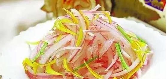 每天一颗洋葱，帮助你排净血管垃圾，可惜很多人都不爱吃