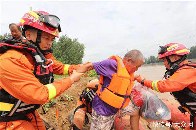 群众|村民送来水、食物表谢意！德州消防已营救转移被困群众132人