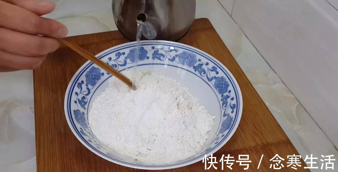 吃早餐蛋糕的新方法,淋上蛋液,比手抓蛋糕简单,比鸡蛋灌饼好